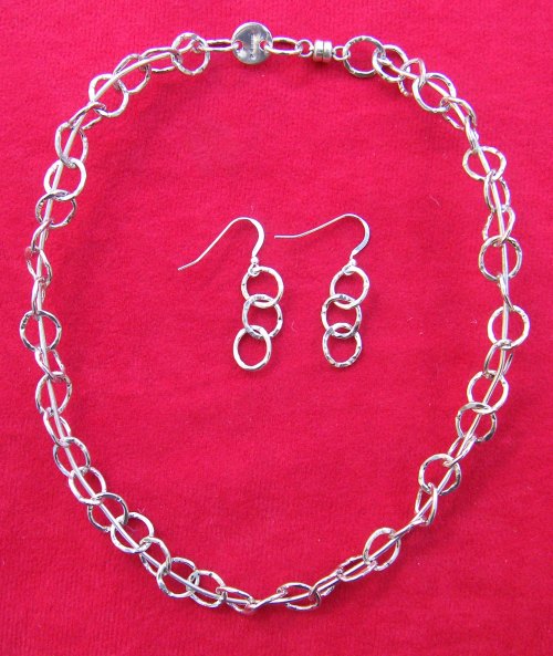 Rolled faceted necklet with wire